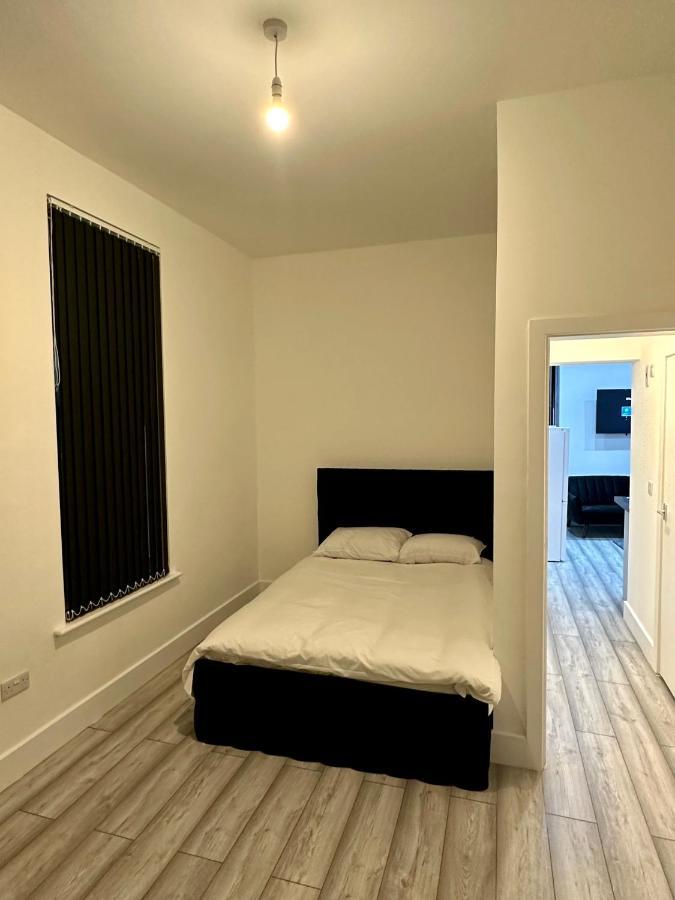 Luton Town Centre Apartment Exterior photo